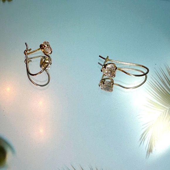 14k Yellow Gold Earring - Picture 2 of 4